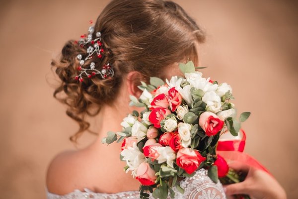 Inspirez-vous de ces coiffures mariage simples et chics !